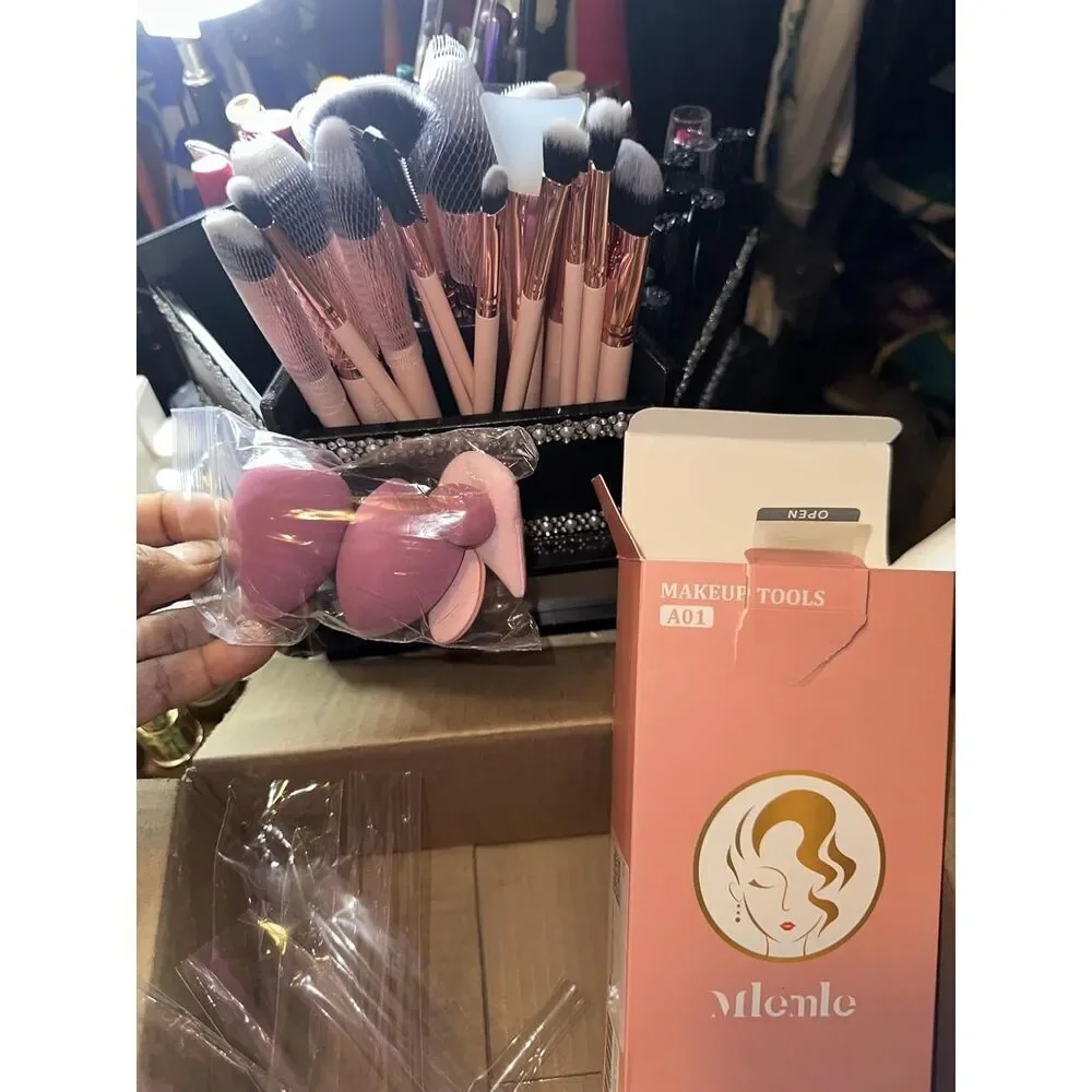 Mlemle 26 Pcs A01-Pink Makeup Brushes Set And 2 Powder Puff 3 Makeup Sponge